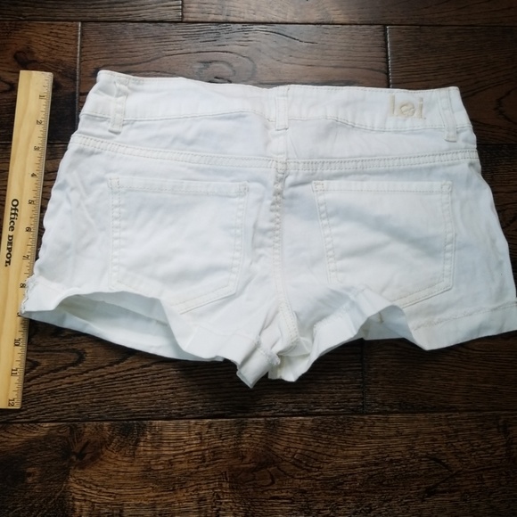 Shorts - Picture 2 of 3